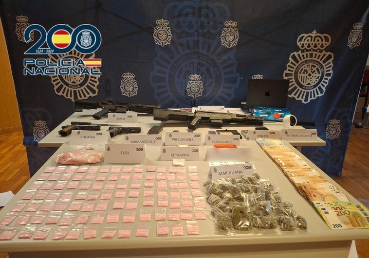 Efectos intervenidos durante la operación policial.