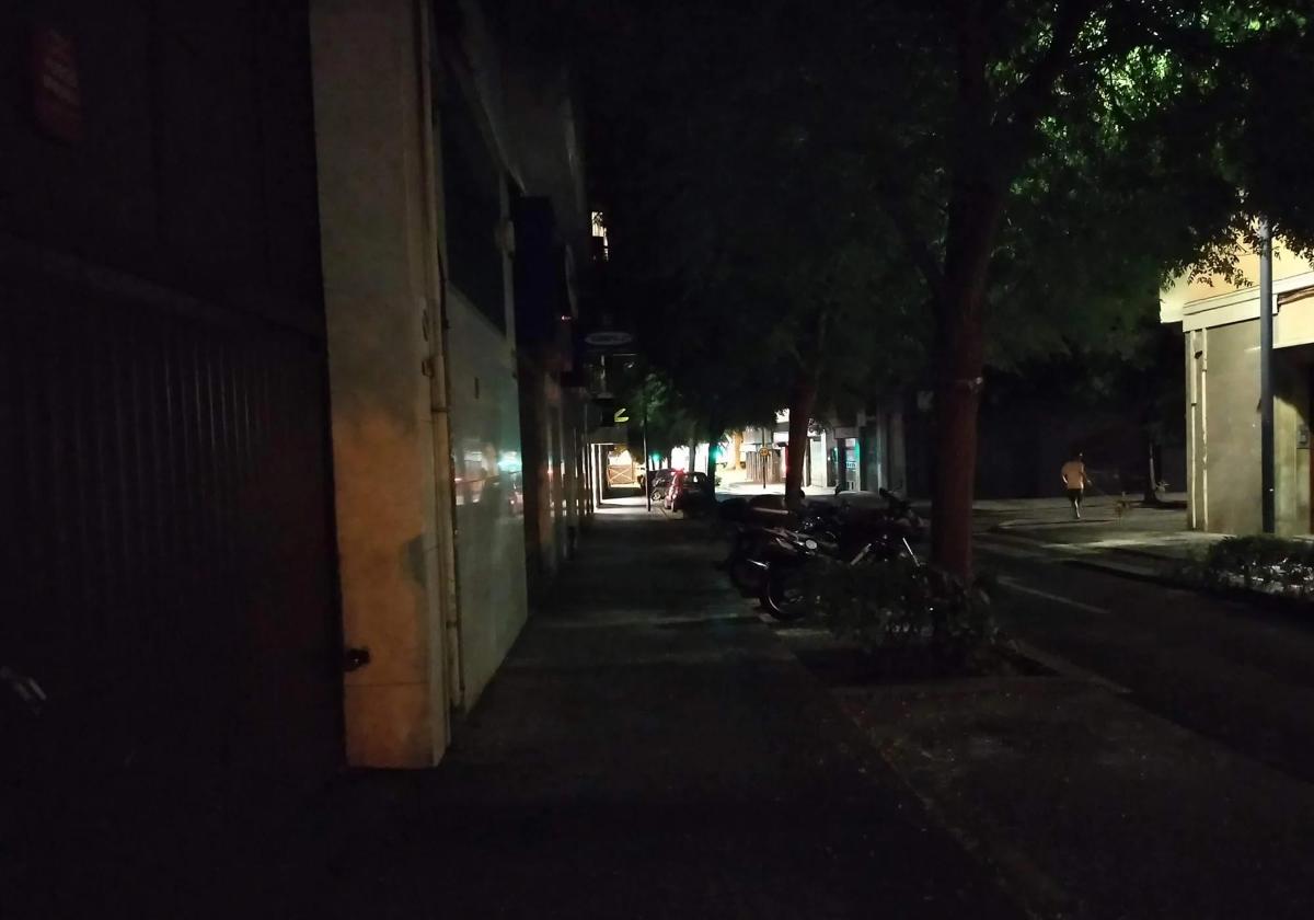 Séneca ve la luz: El Ayuntamiento de Alicante mejorará la iluminación y podará los árboles tras las quejas por inseguridad