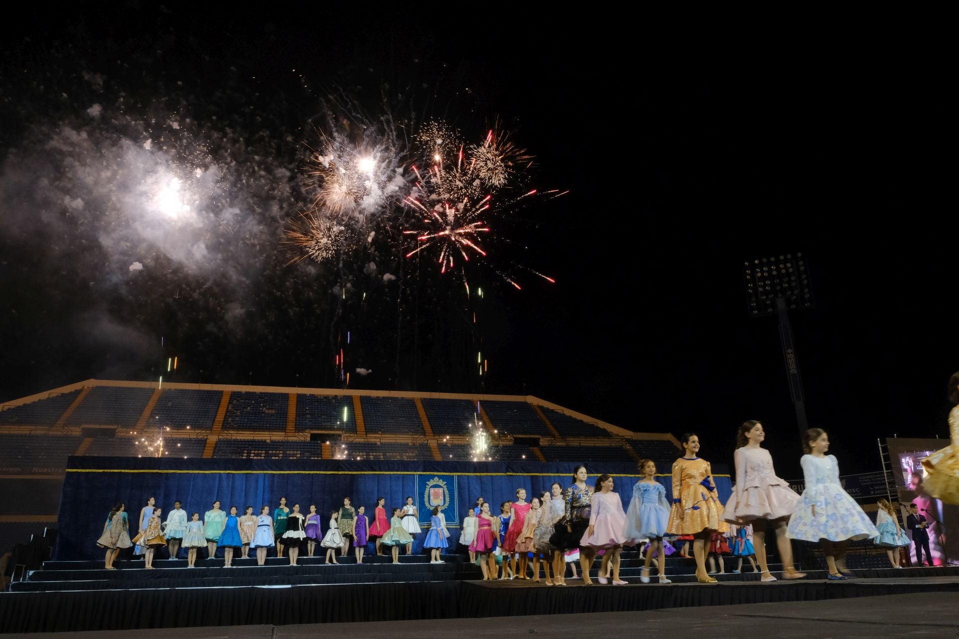 Las candidatas infantiles estrenan la pasarela en el Rico Pérez