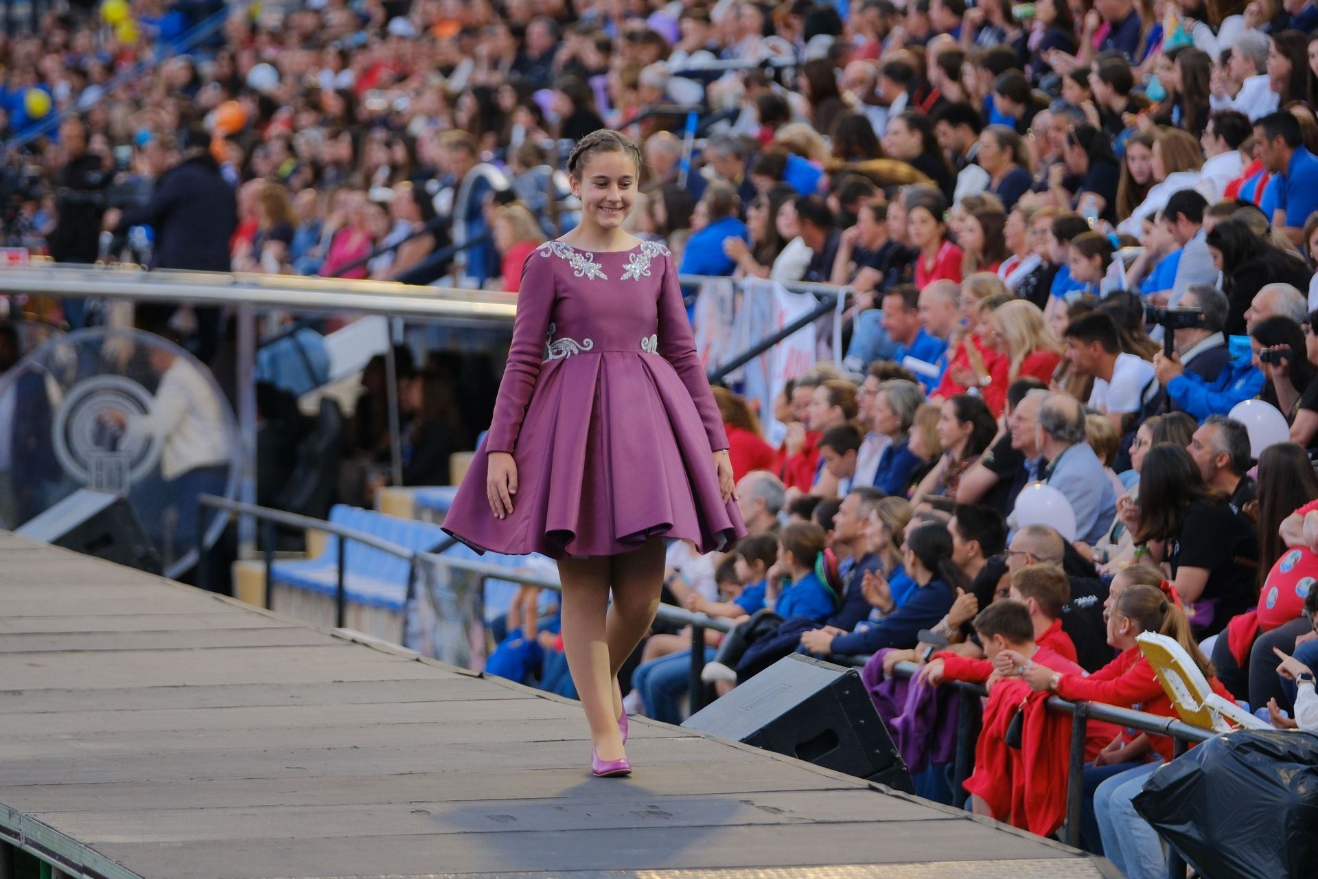 Las candidatas infantiles estrenan la pasarela en el Rico Pérez