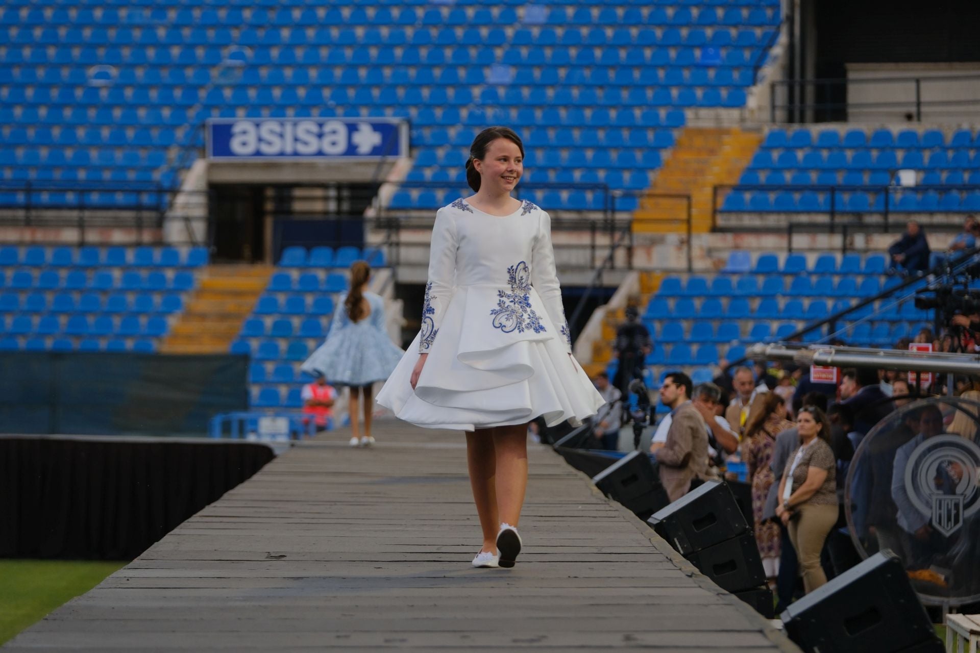Las candidatas infantiles estrenan la pasarela en el Rico Pérez