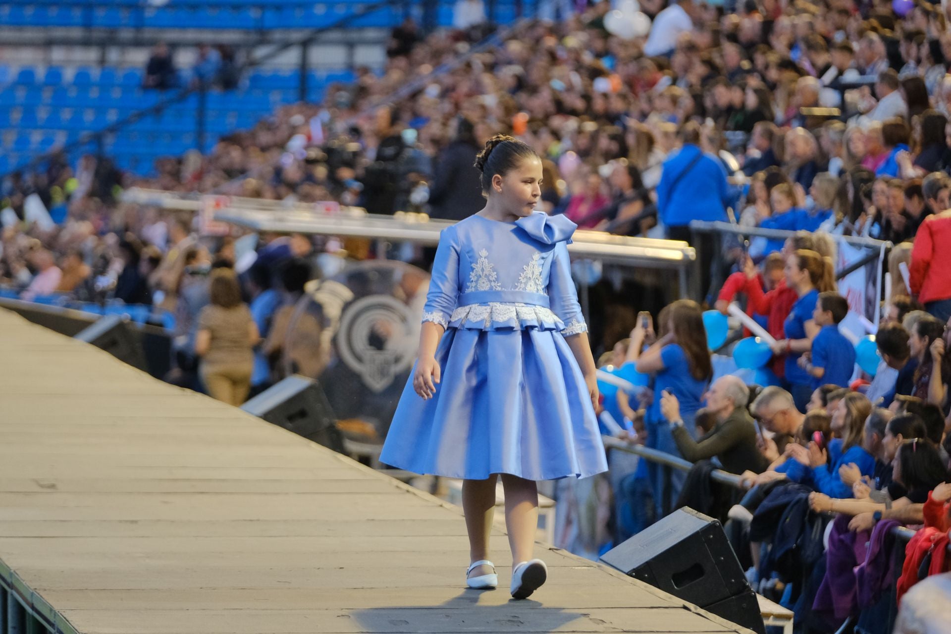 Las candidatas infantiles estrenan la pasarela en el Rico Pérez