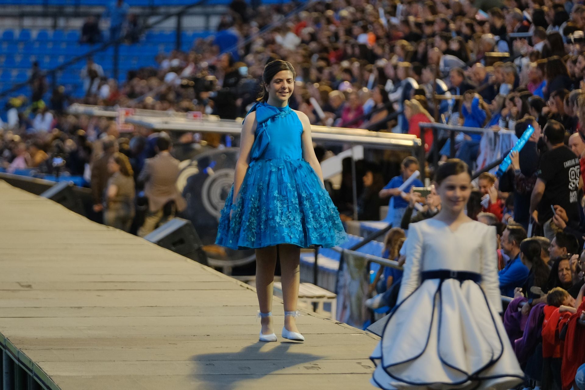Las candidatas infantiles estrenan la pasarela en el Rico Pérez