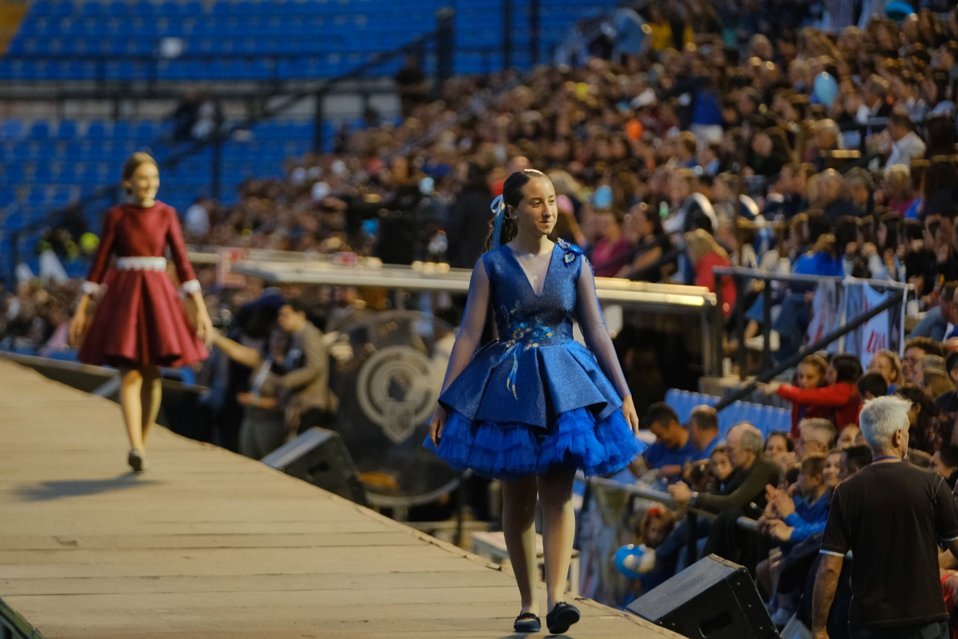 Las candidatas infantiles estrenan la pasarela en el Rico Pérez