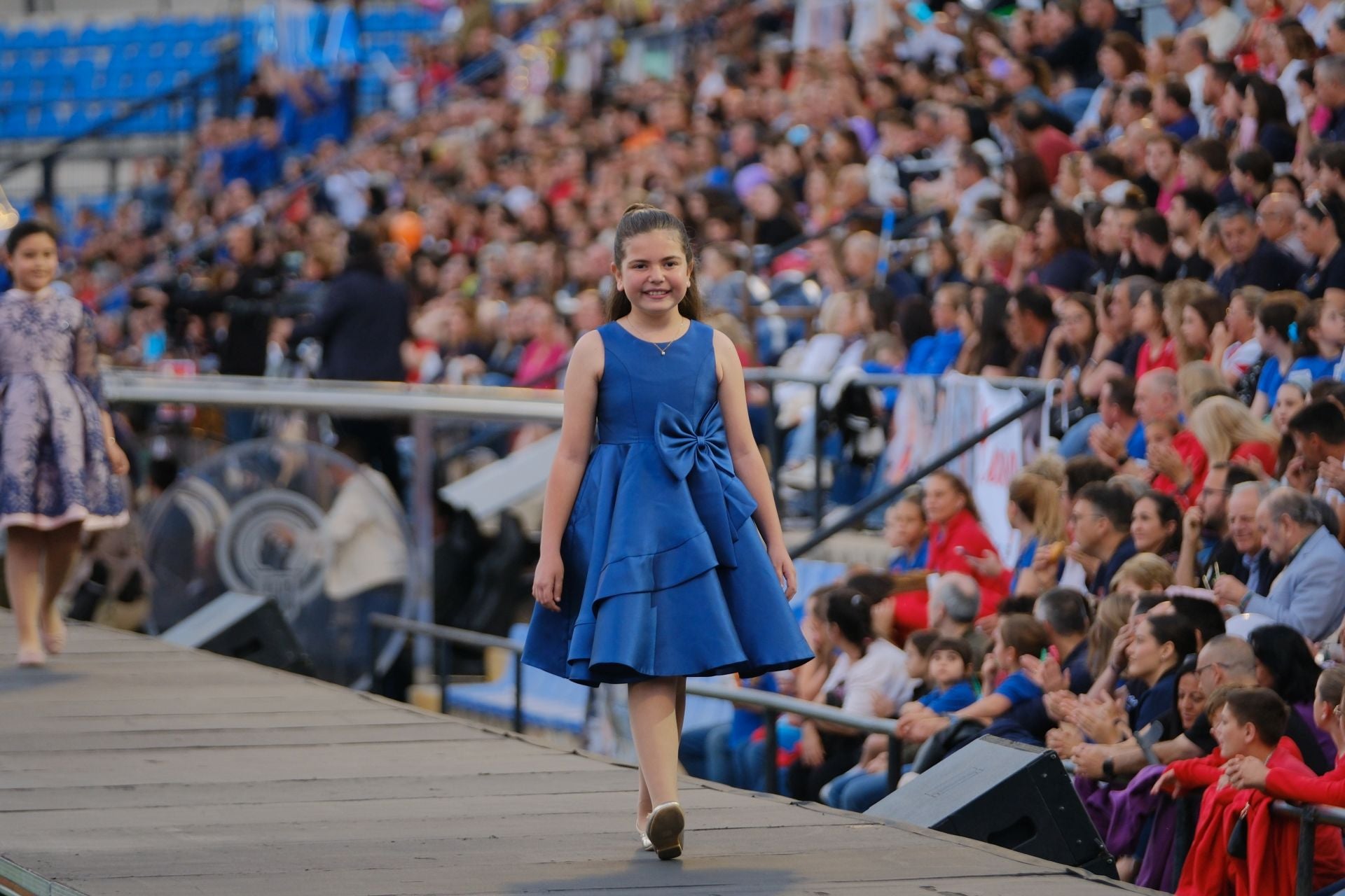 Las candidatas infantiles estrenan la pasarela en el Rico Pérez