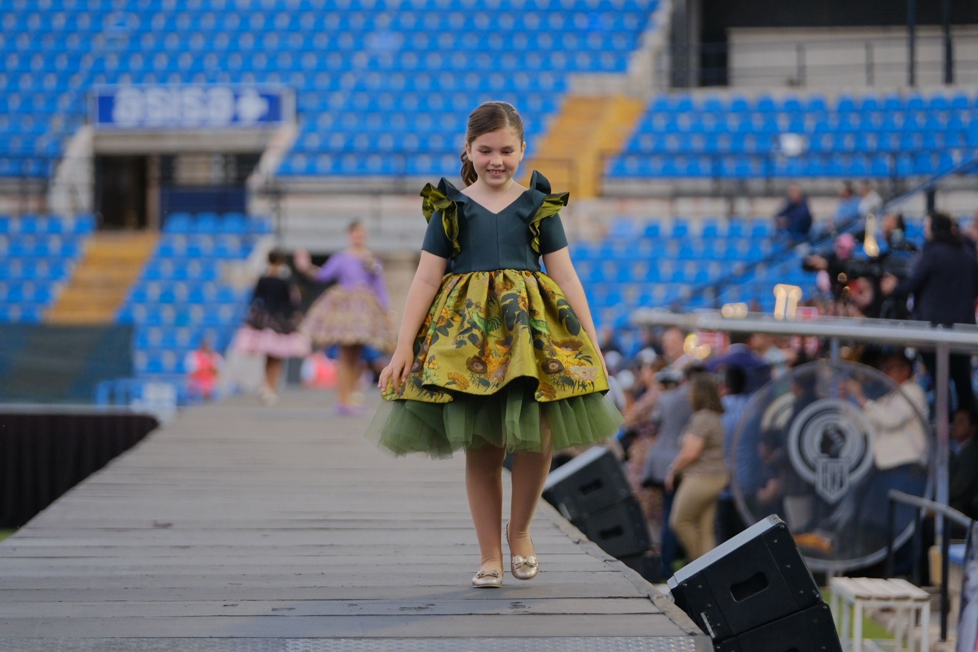 Las candidatas infantiles estrenan la pasarela en el Rico Pérez