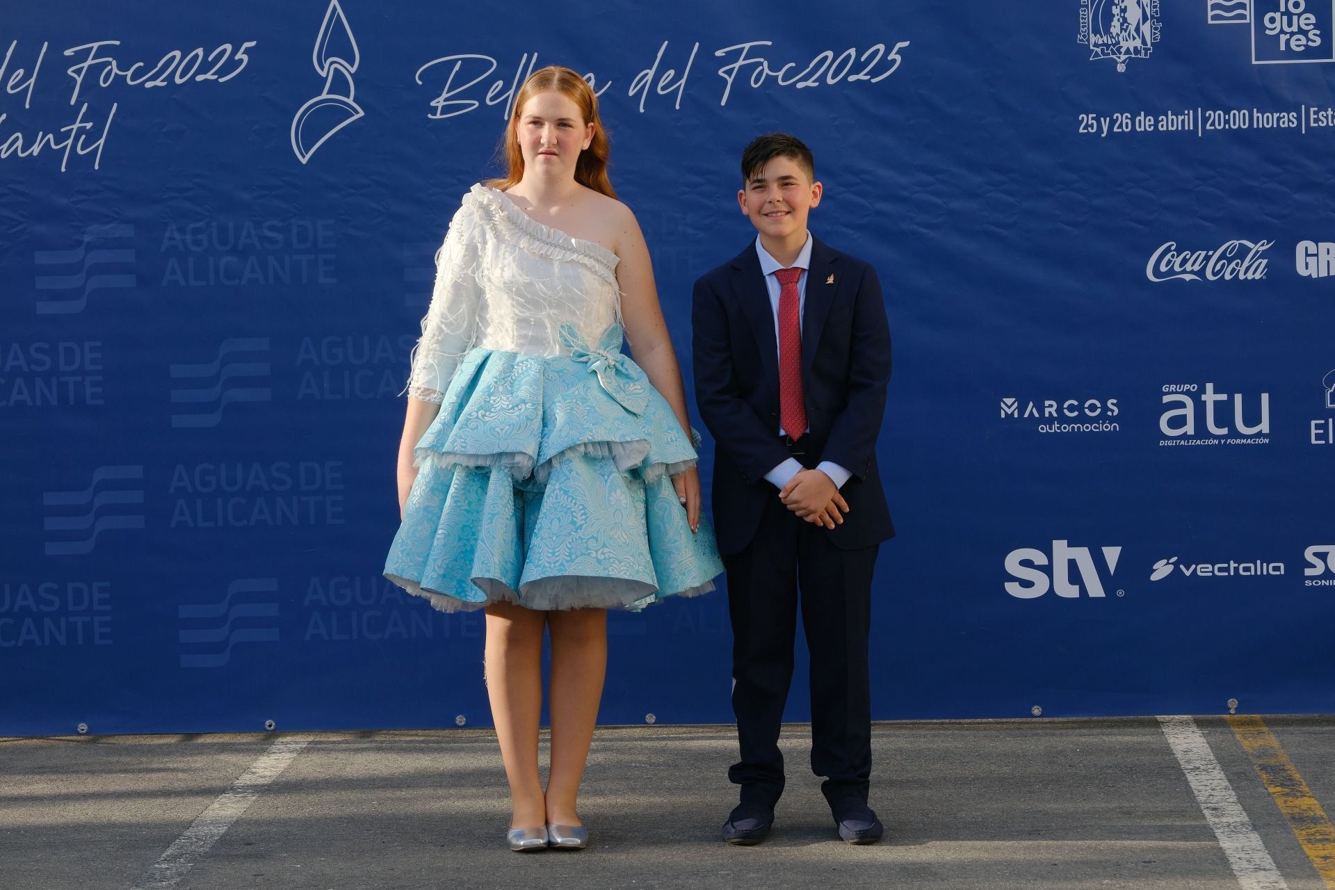 Photocall de las candidatas infantiles con los vestidos de gala