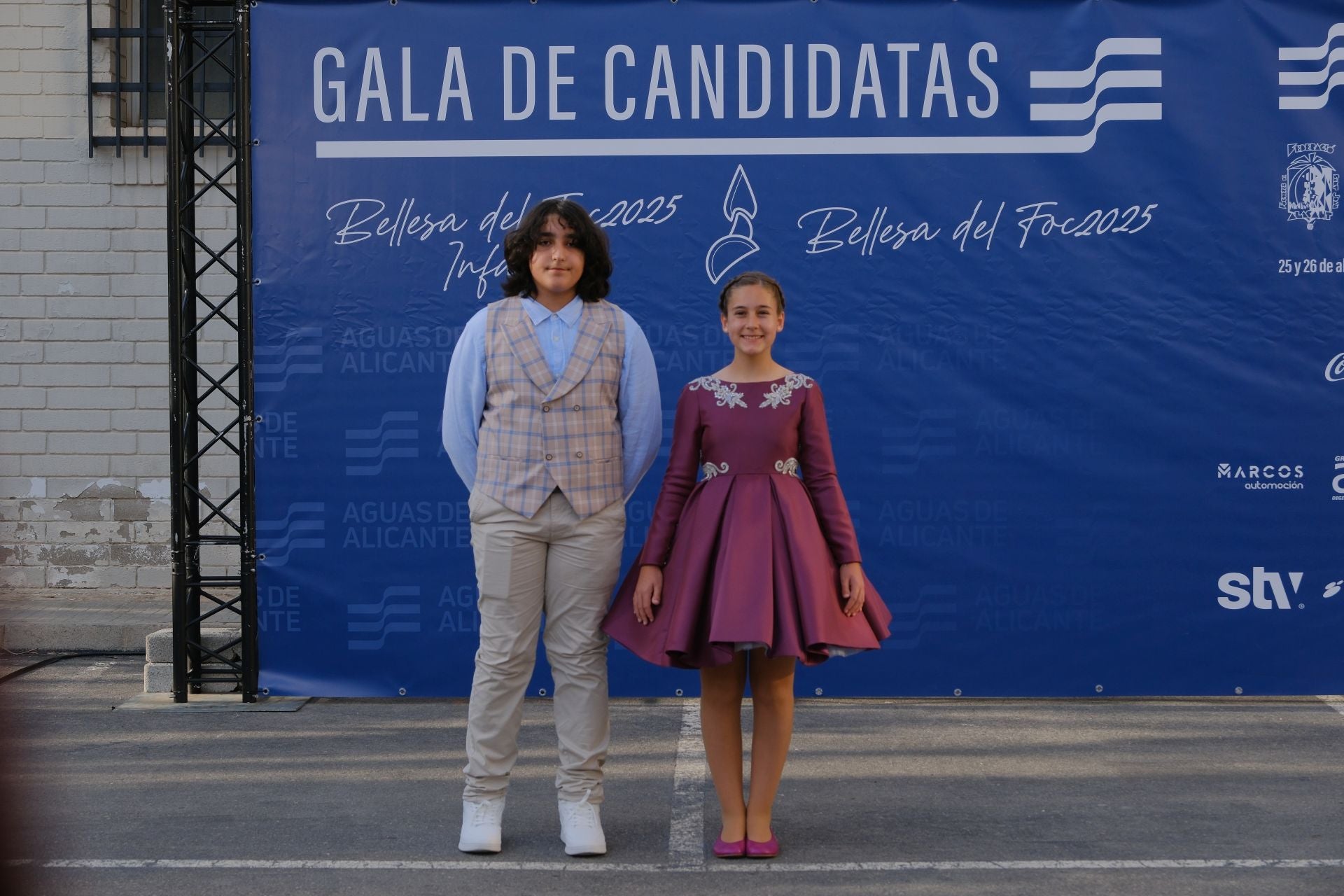 Photocall de las candidatas infantiles con los vestidos de gala