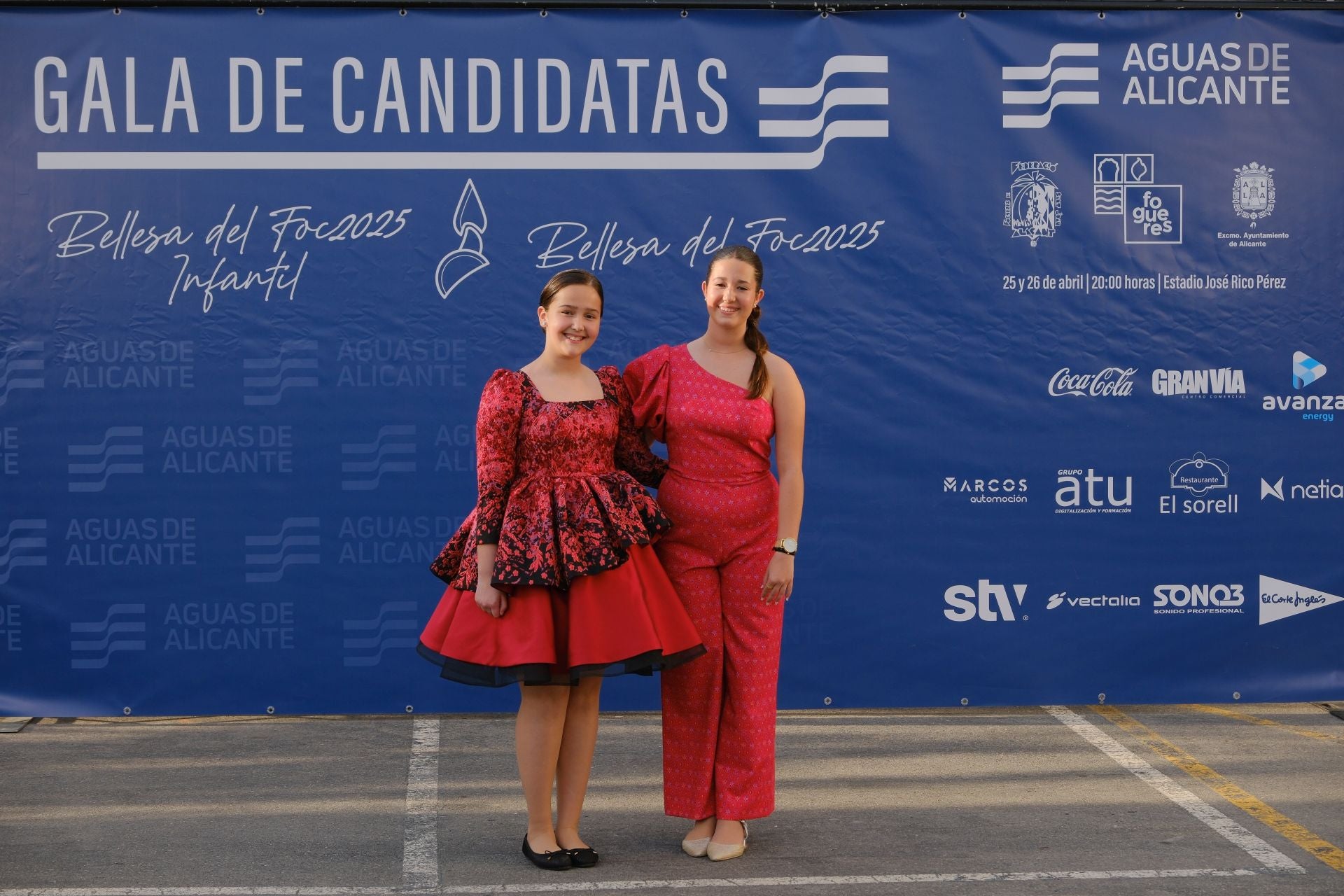 Photocall de las candidatas infantiles con los vestidos de gala