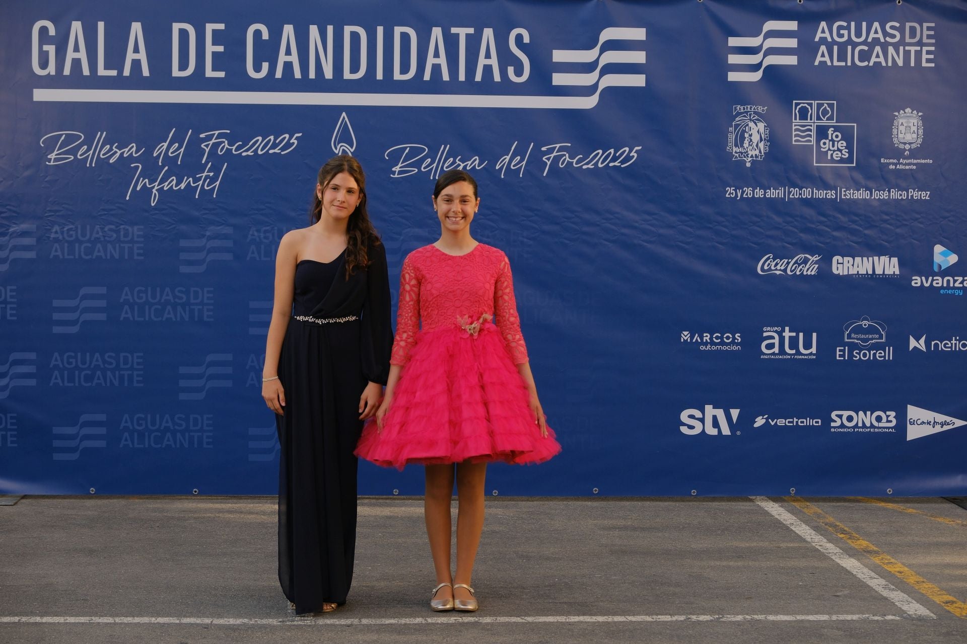 Photocall de las candidatas infantiles con los vestidos de gala