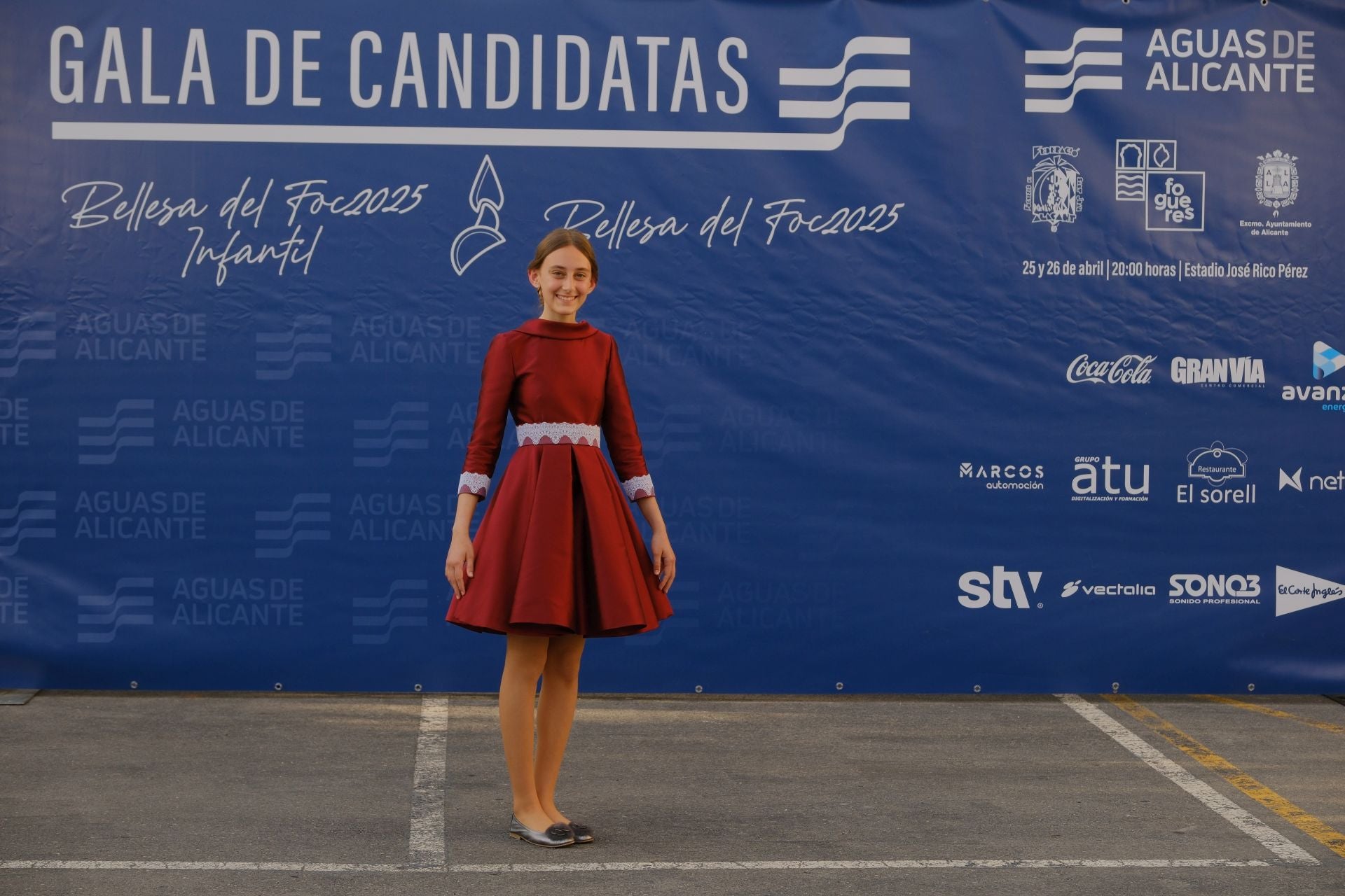 Photocall de las candidatas infantiles con los vestidos de gala