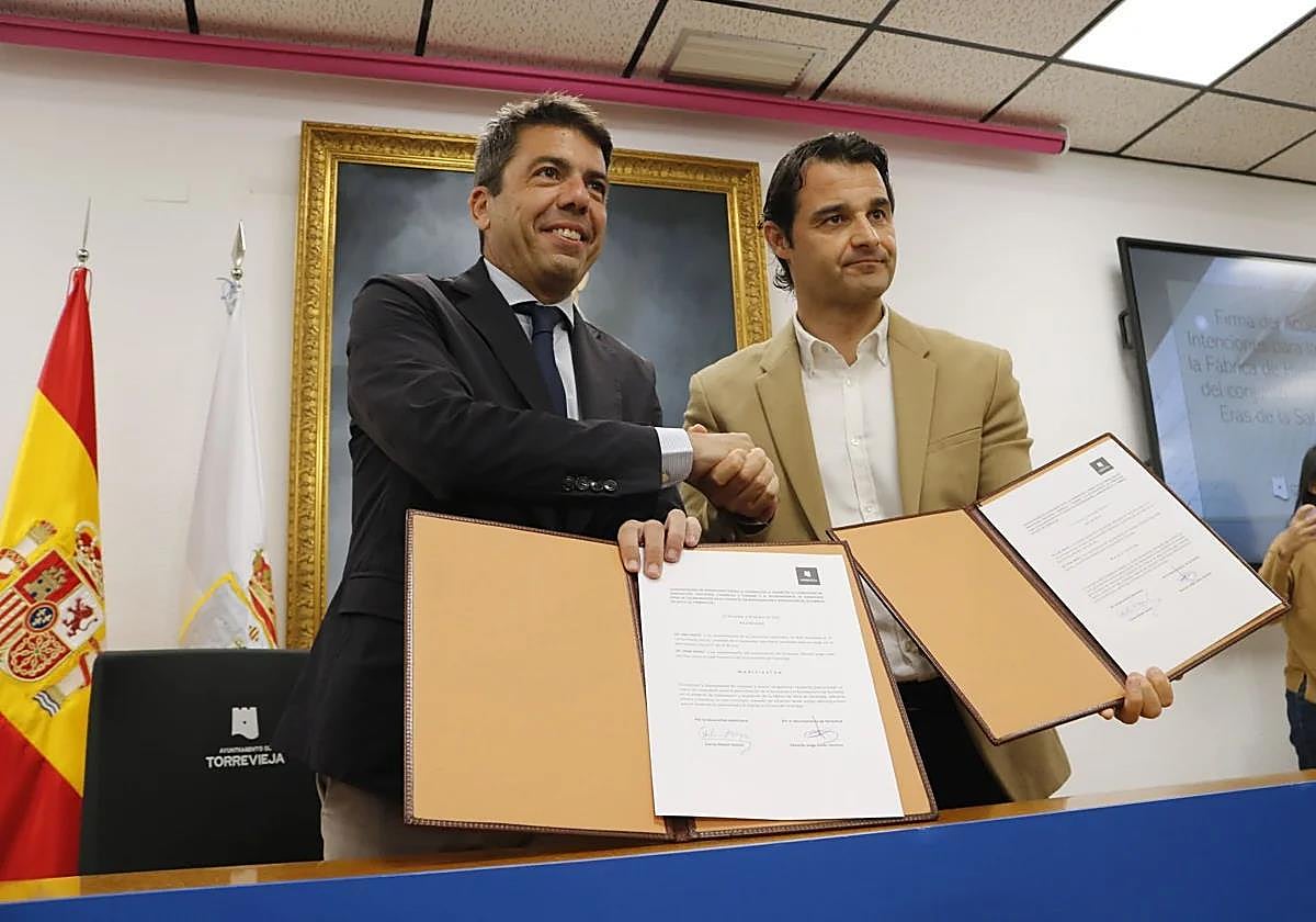 Carlos Mazón y Eduardo Dolón, este viernes, en la firma del convenio de colaboración.