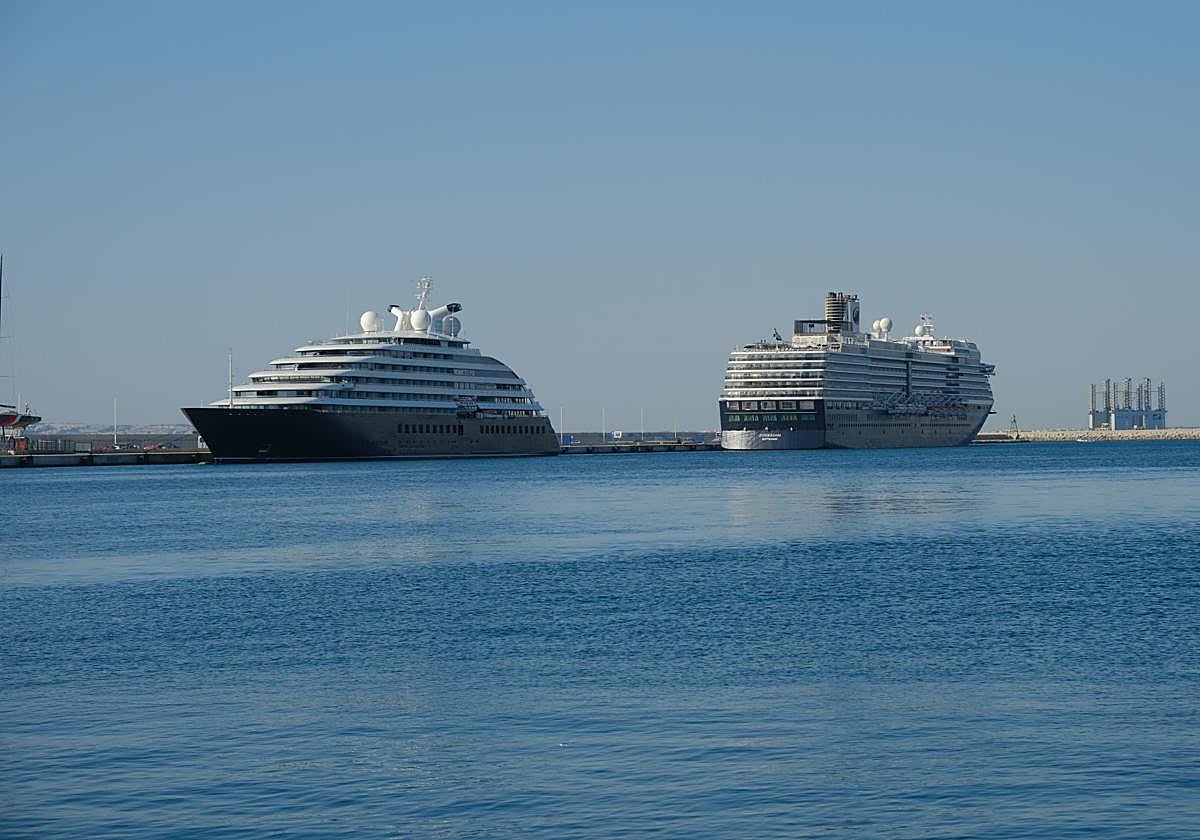 Cruceros de ultralujo en el puerto de Alicante.