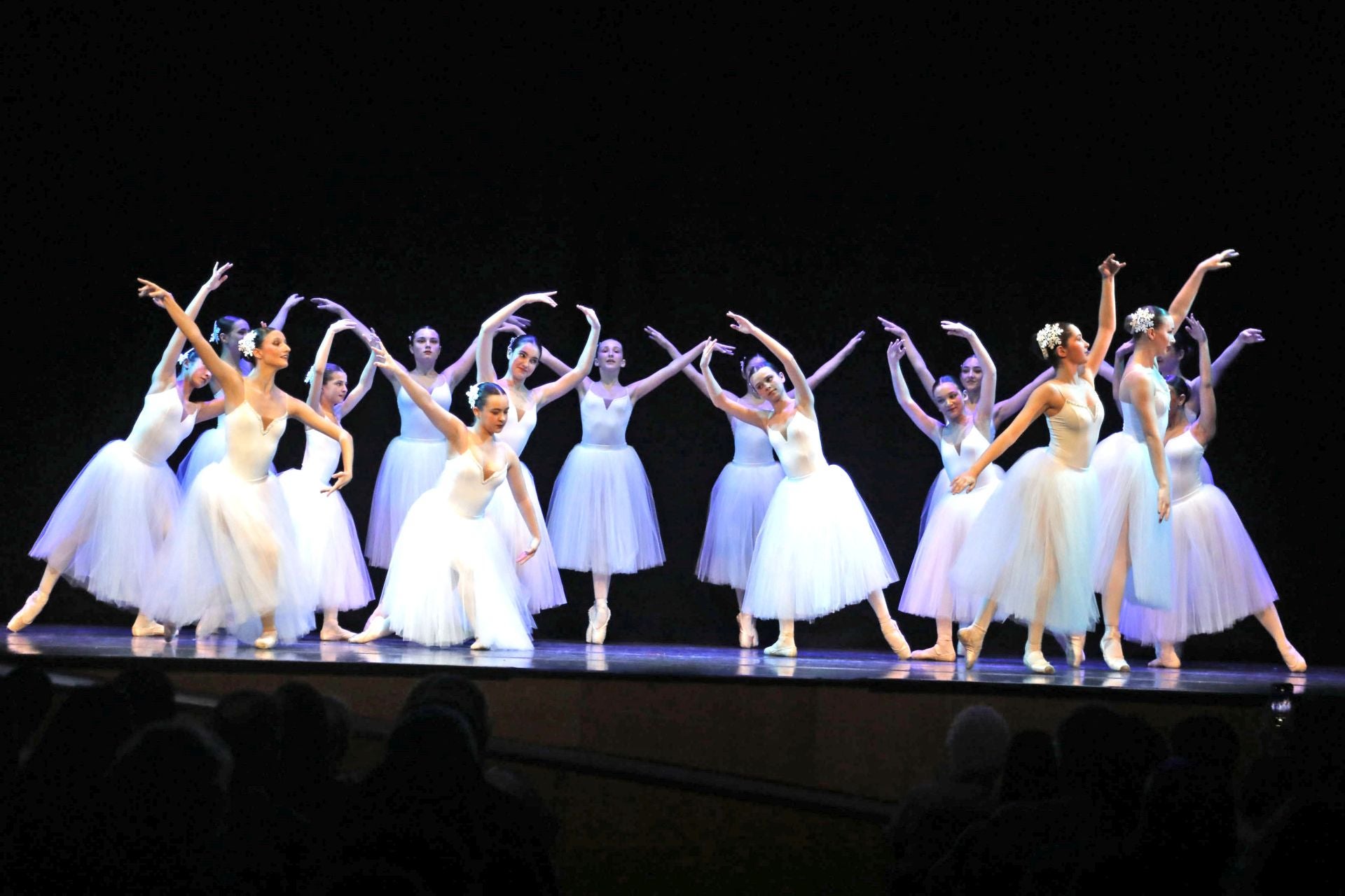 El Jove Ballet de la Marina inicia su gira en Dénia