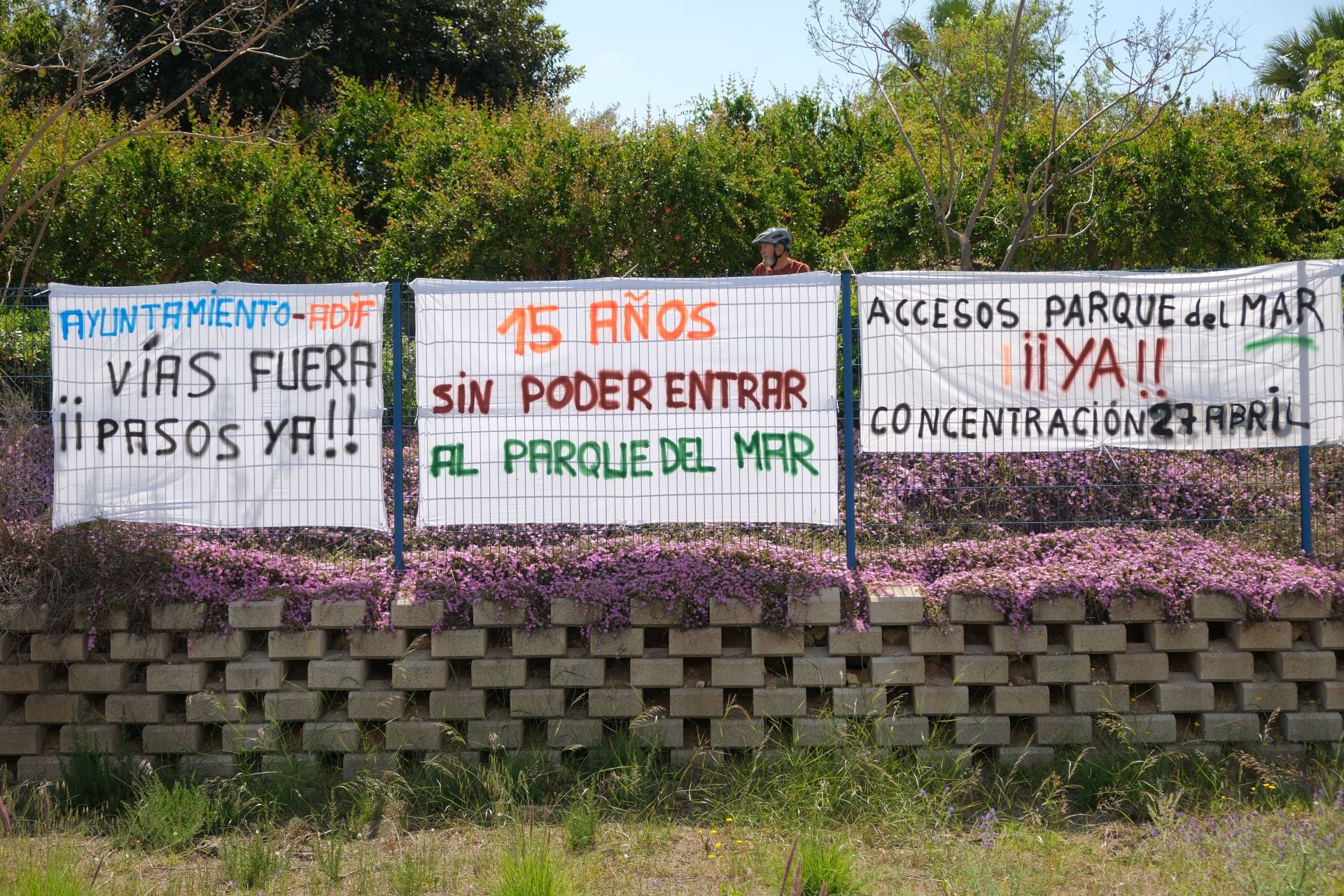 Los vecinos claman Alicante: «Queremos entrar al Parque del Mar»