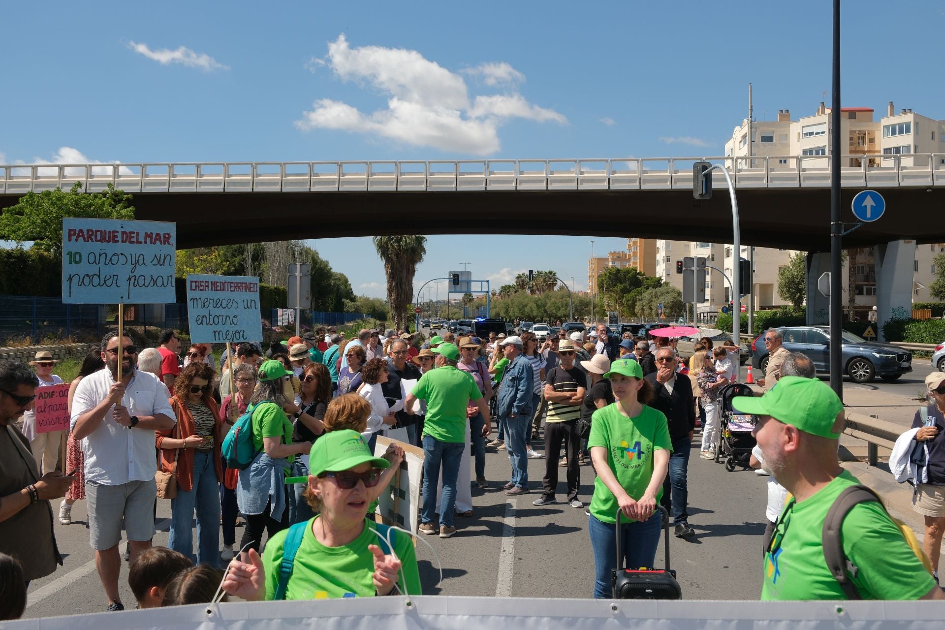 Los vecinos claman Alicante: «Queremos entrar al Parque del Mar»