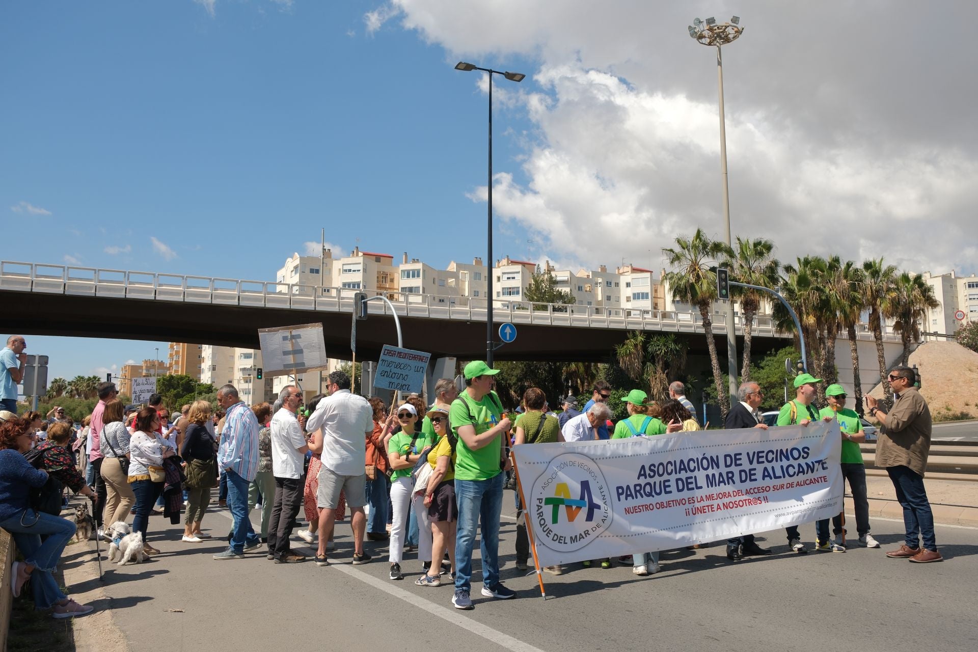 Los vecinos claman Alicante: «Queremos entrar al Parque del Mar»