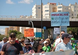 Los vecinos claman Alicante: «Queremos entrar al Parque del Mar»