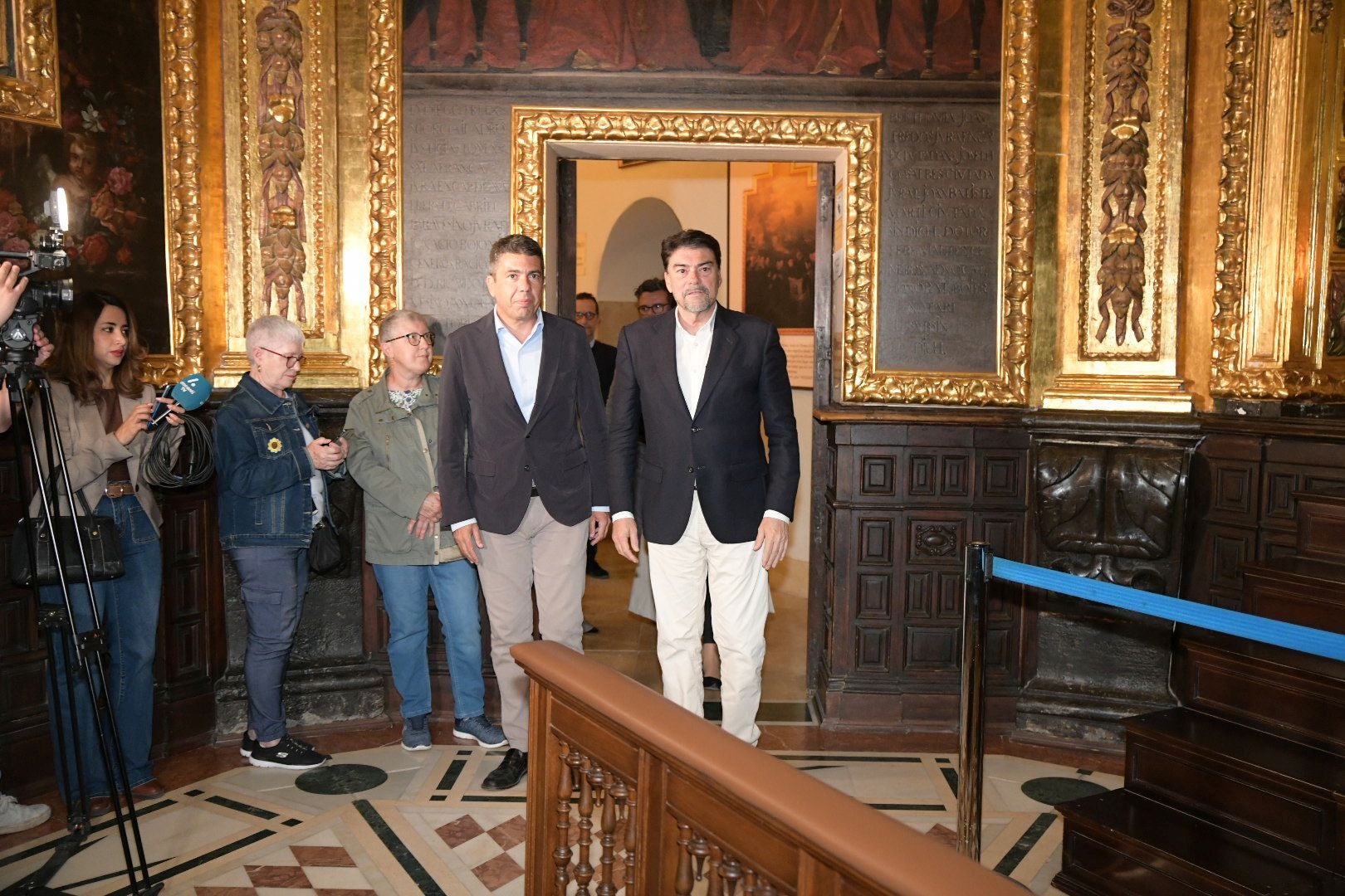 La Santa Faz pasa la prueba con la apertura del camarín