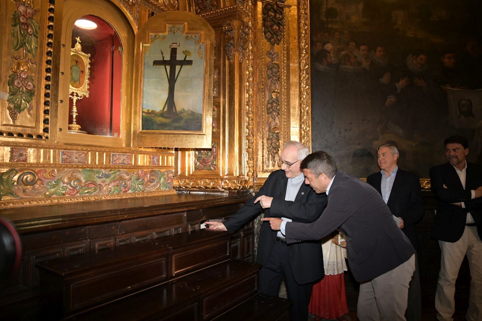 La Santa Faz pasa la prueba con la apertura del camarín