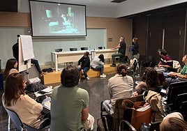 Una de las sesiones formativas a las que se han sometido los sanitarios del Hospital de Dénia.