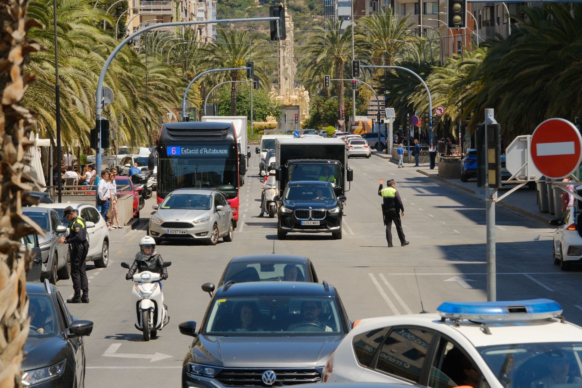 Imagen principal - El apagón masivo en España que dejó sin luz a Alicante durante más de 12 horas