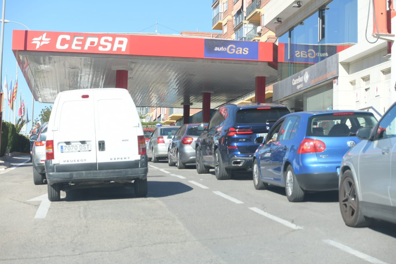 Imagen principal - El apagón masivo en España que dejó sin luz a Alicante durante más de 12 horas