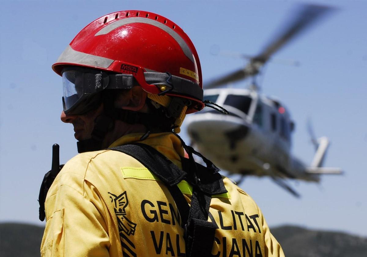 Declarado un incendio en el Castell d'Ambra, en Pego