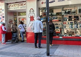 Colas en las tiendas de electrodomésticos de Alicante.