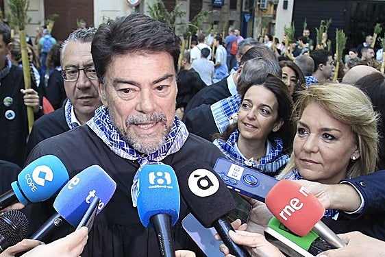 Barcala en declaraciones a los medios en la Santa Faz.