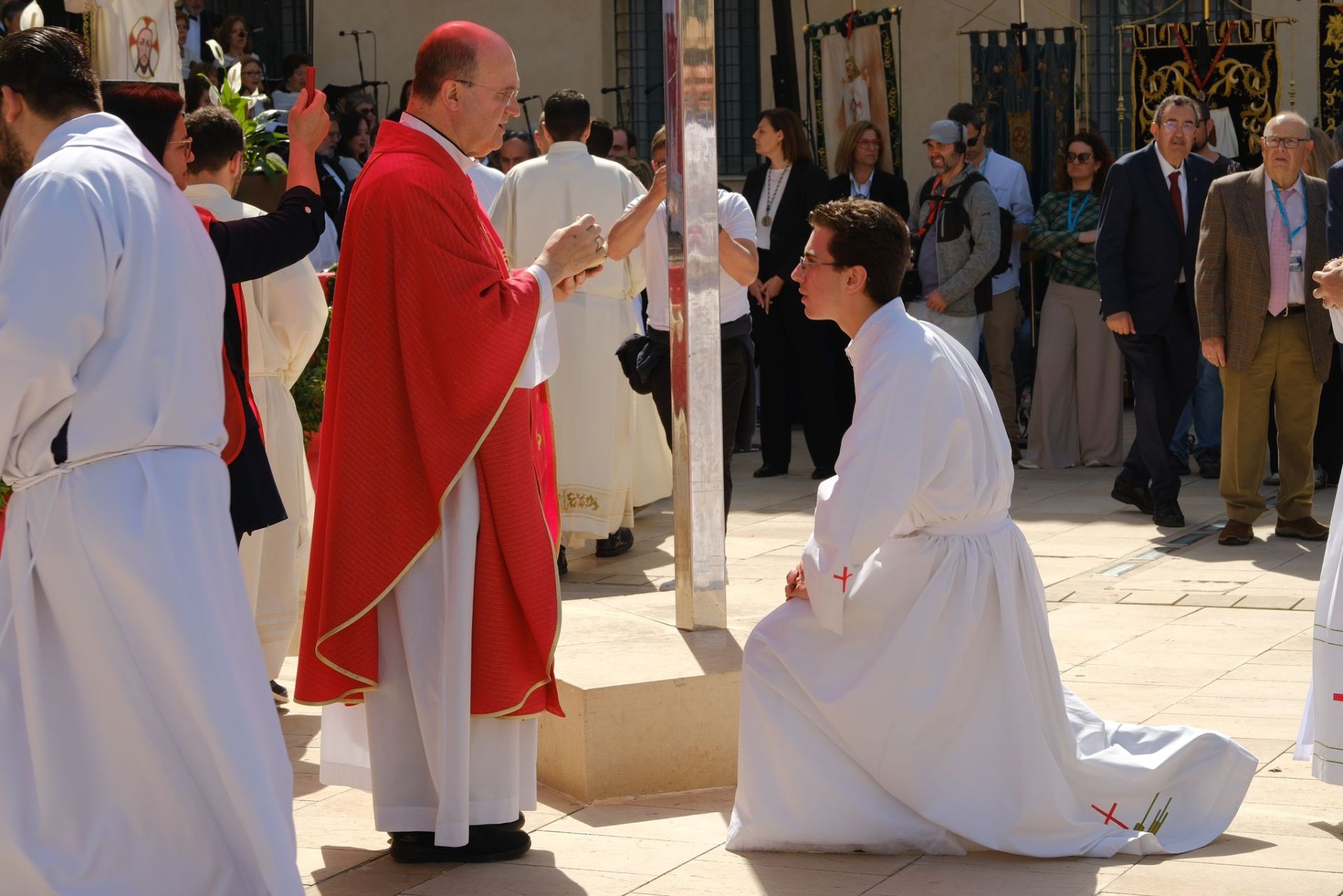 Imagen secundaria 1 - Munilla Utilises Chat GPT for Santa Faz Homily Preparation
