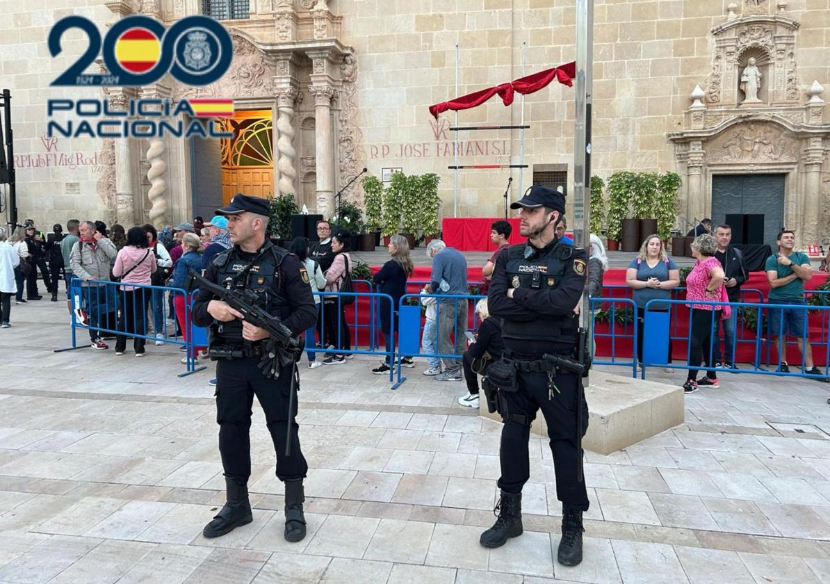 A Safer Santa Faz Than Ever: National Police Protect the Relic with Machine Guns