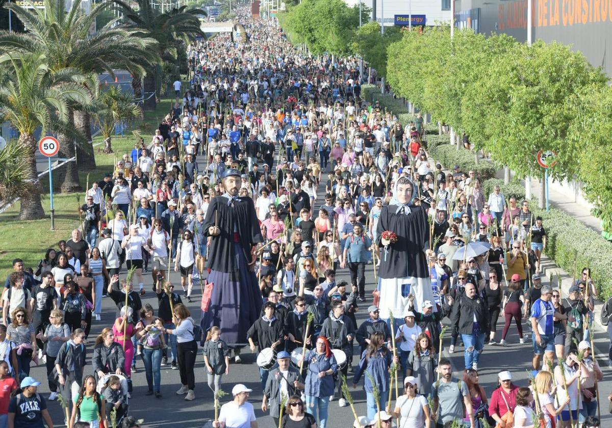 Imagen principal - The 2025 Santa Faz goes down in history: the most attended to earn the Jubilee