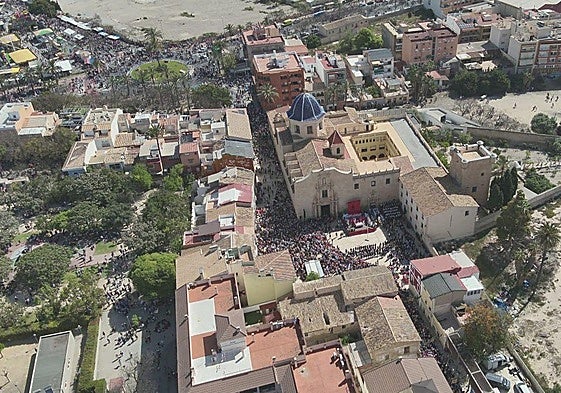 Vista aérea del Caserío de la Santa Faz, durante la eucaristía.