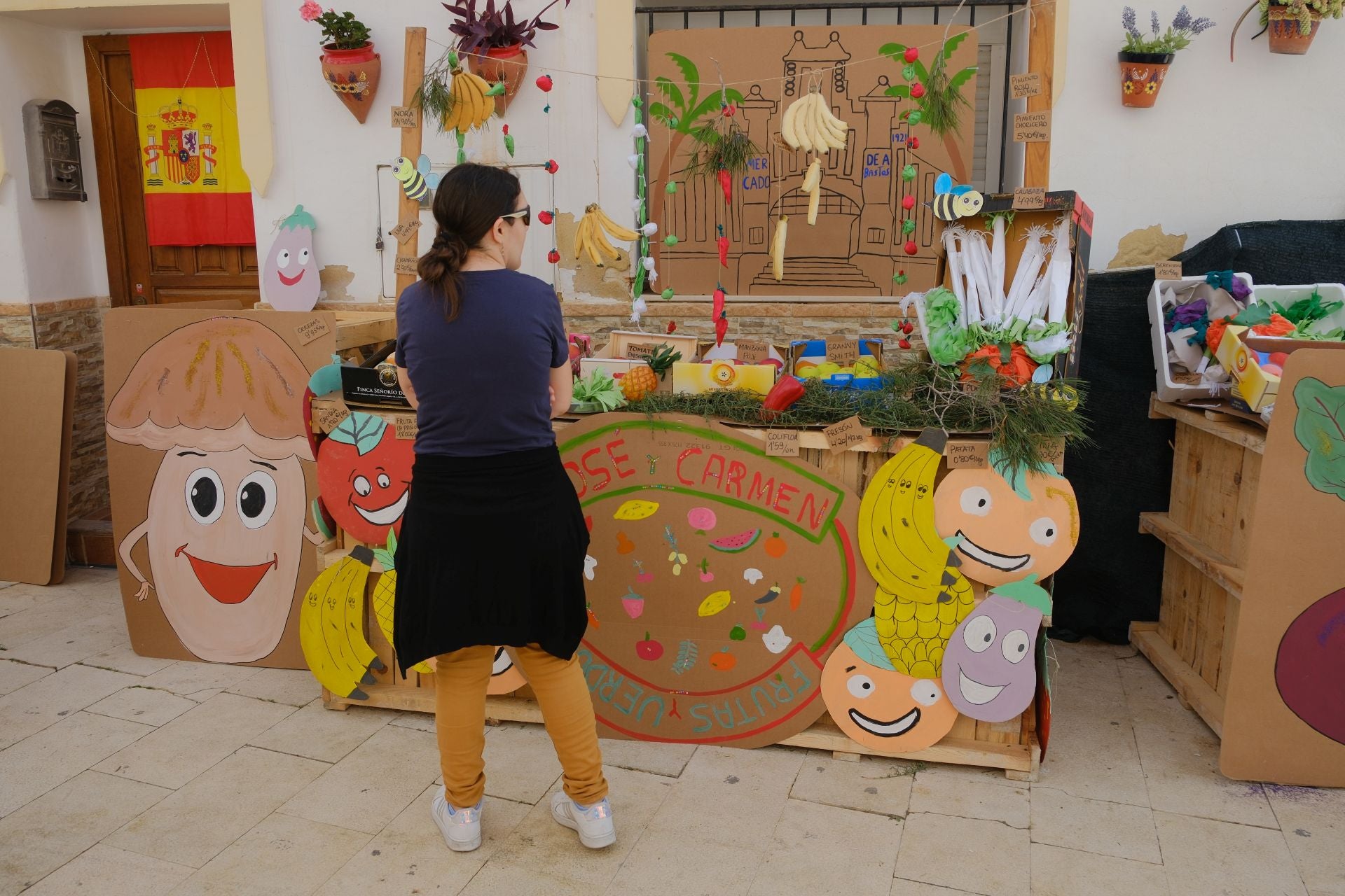 Las Cruces de Mayo llenan de flores Santa Cruz de Alicante