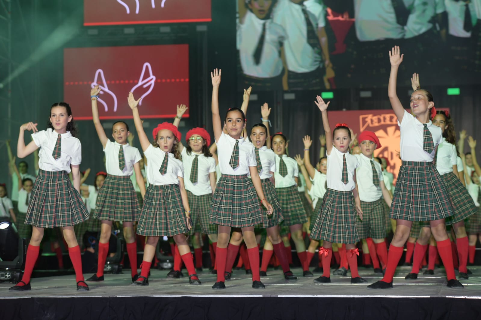 La elección de la bellea del foc infantil en imágenes