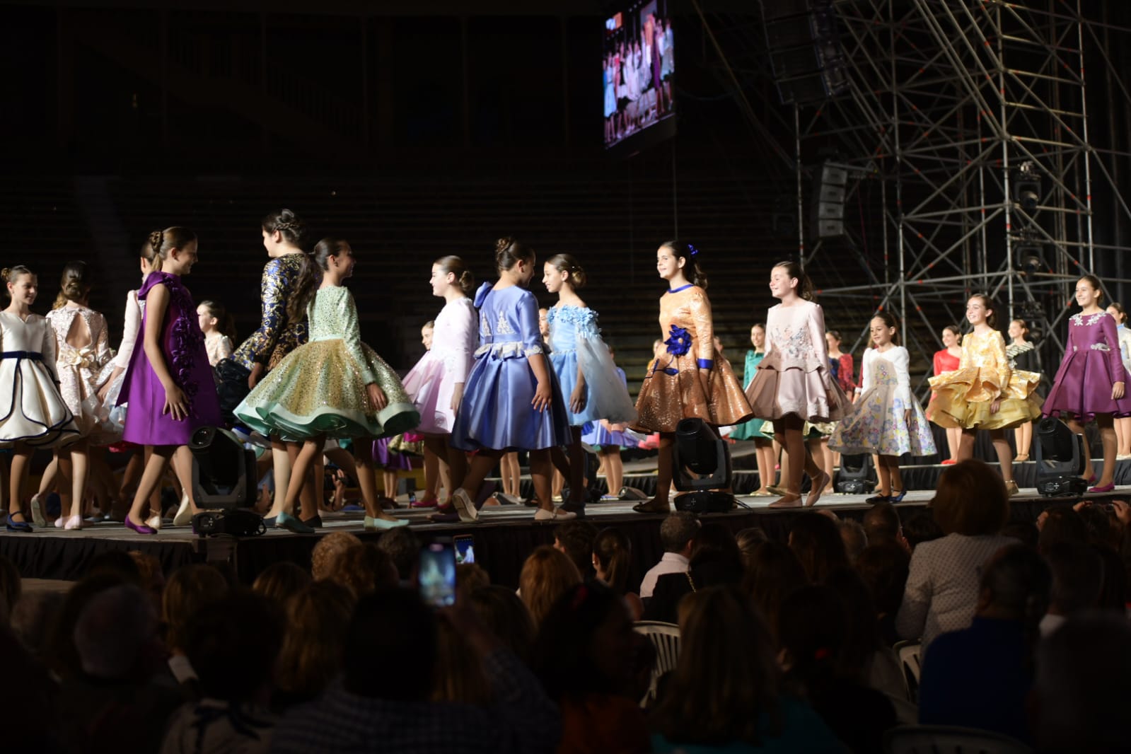 La elección de la bellea del foc infantil en imágenes
