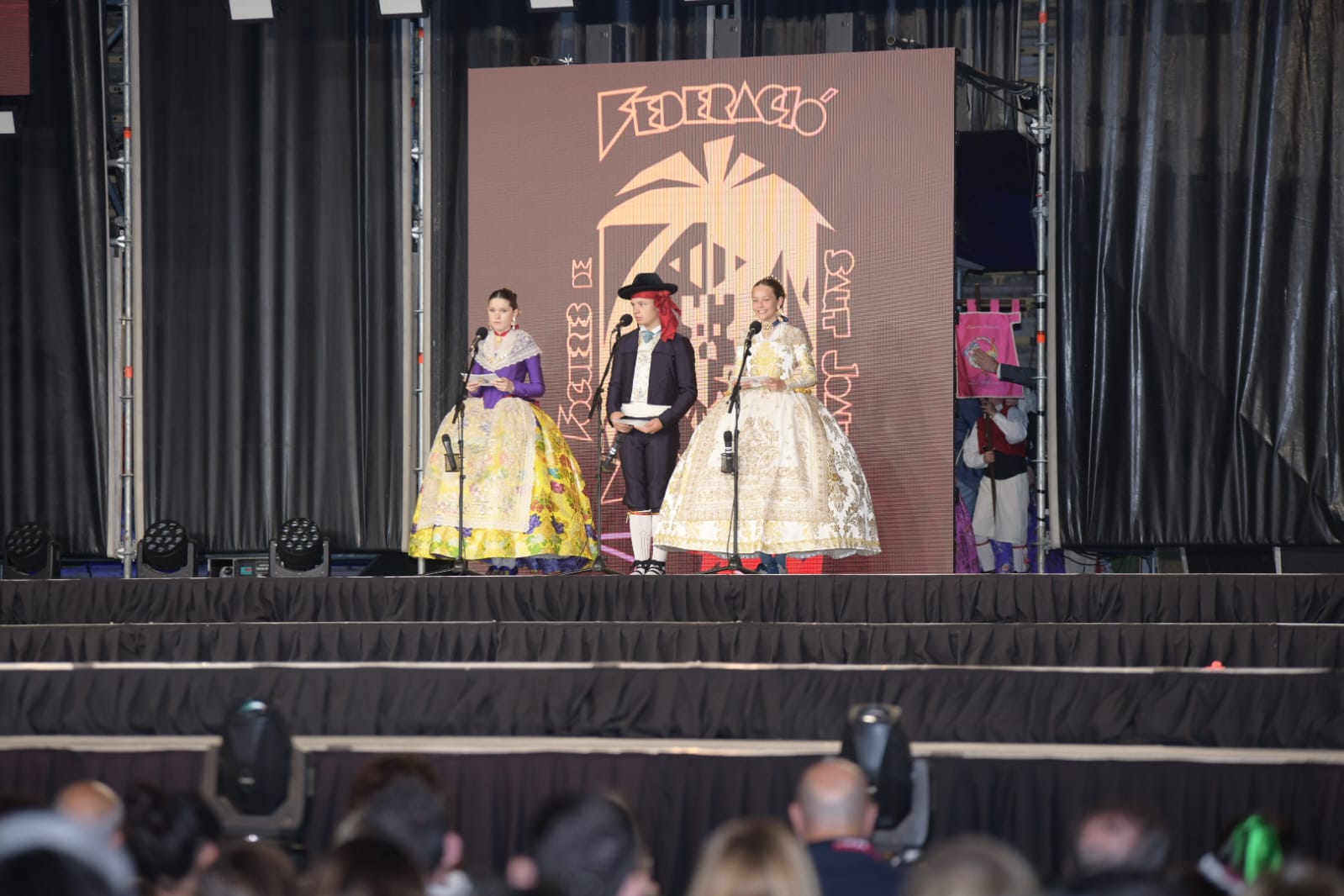 La elección de la bellea del foc infantil en imágenes