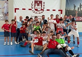 El equipo cadete del CD Paidos Dénia, con el cuerpo técnico, amigos y seguidores.