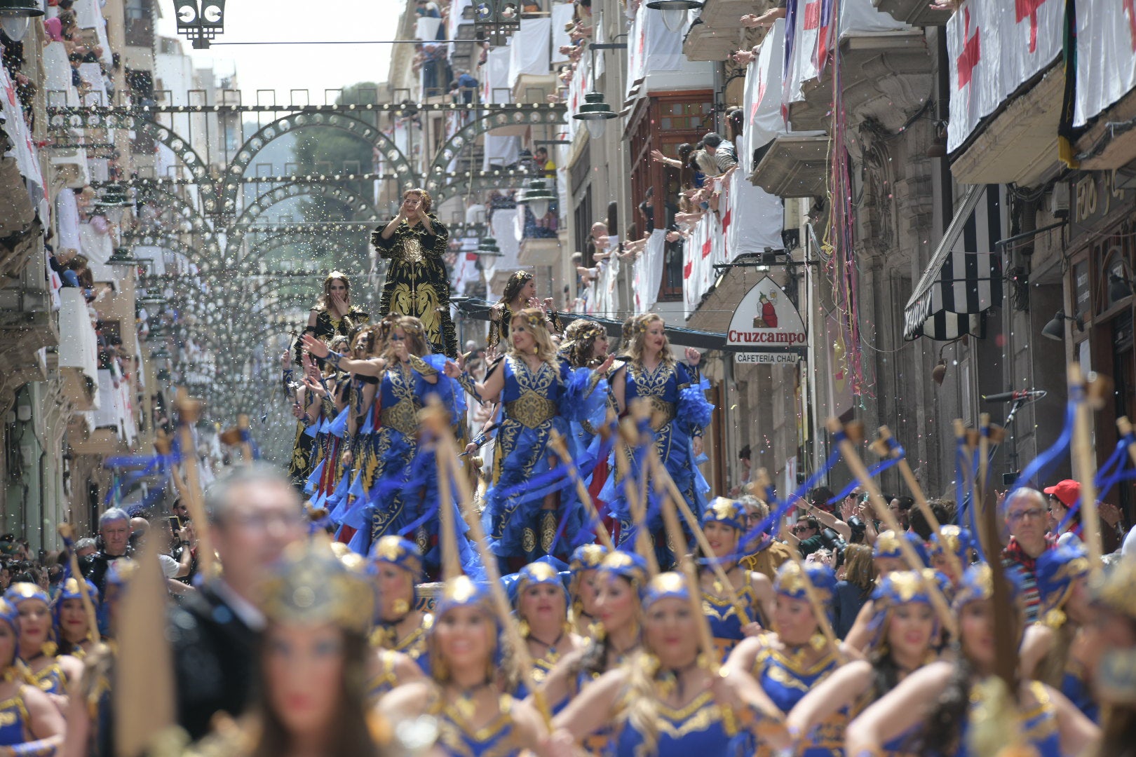 Los contrabandistas culminan la Entrada cristiana de Alcoi