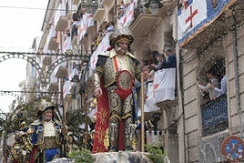 Los contrabandistas culminan la Entrada cristiana de Alcoi