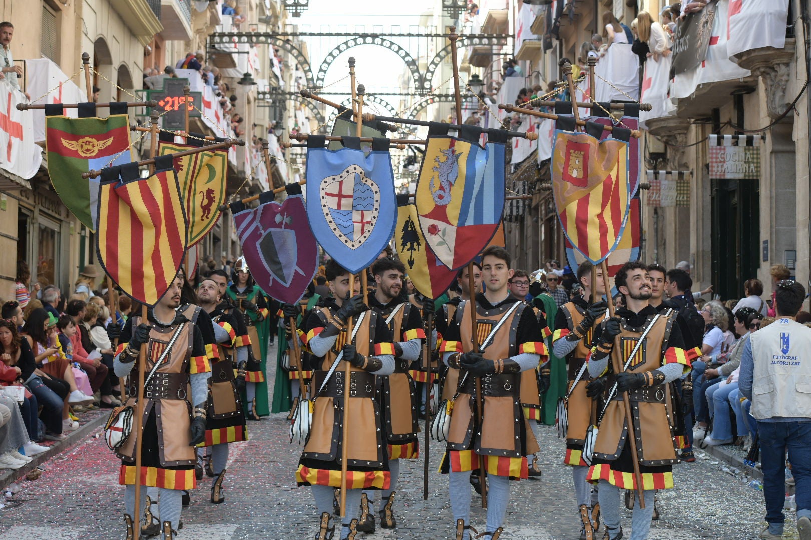 La Entrà de Moros y Cristianos de Alcoi arranca con la capitanía de los aragoneses