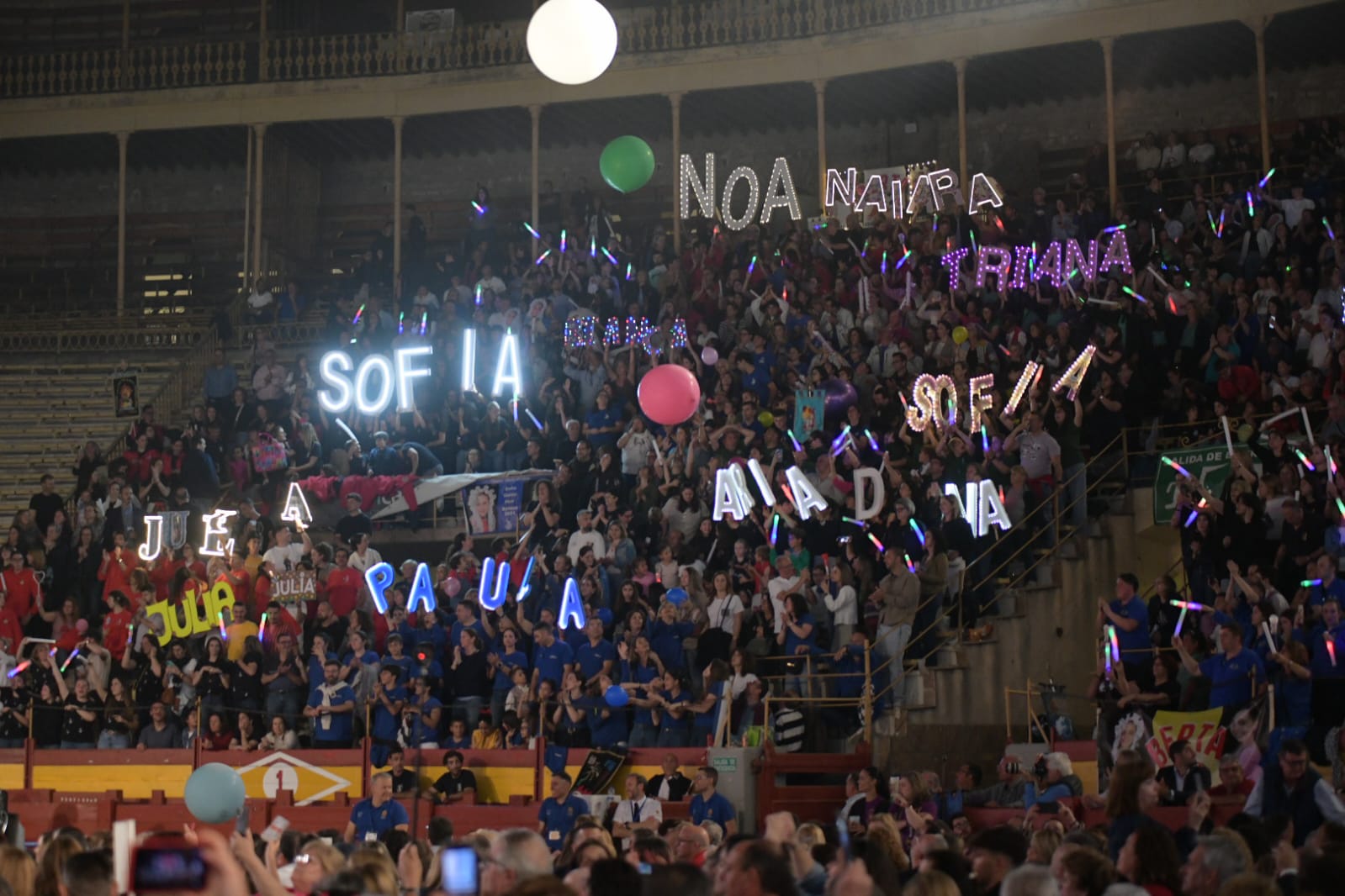 La elección de la bellea del foc infantil en imágenes