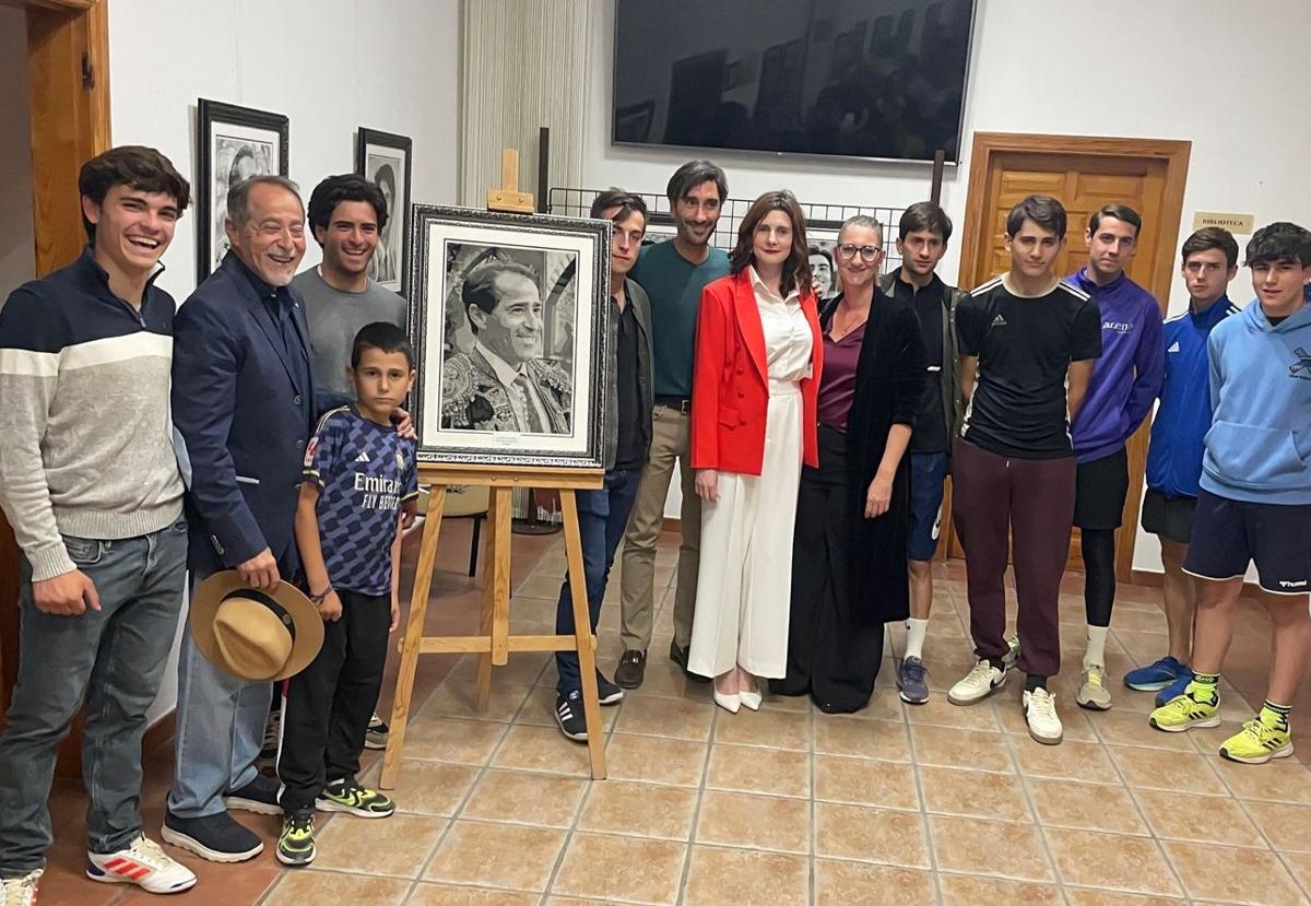 Luis Francisco Esplá apadrina la exposición 'Bordando el valor', de Yuliia Tkachenko en el Museo Taurino Municipal