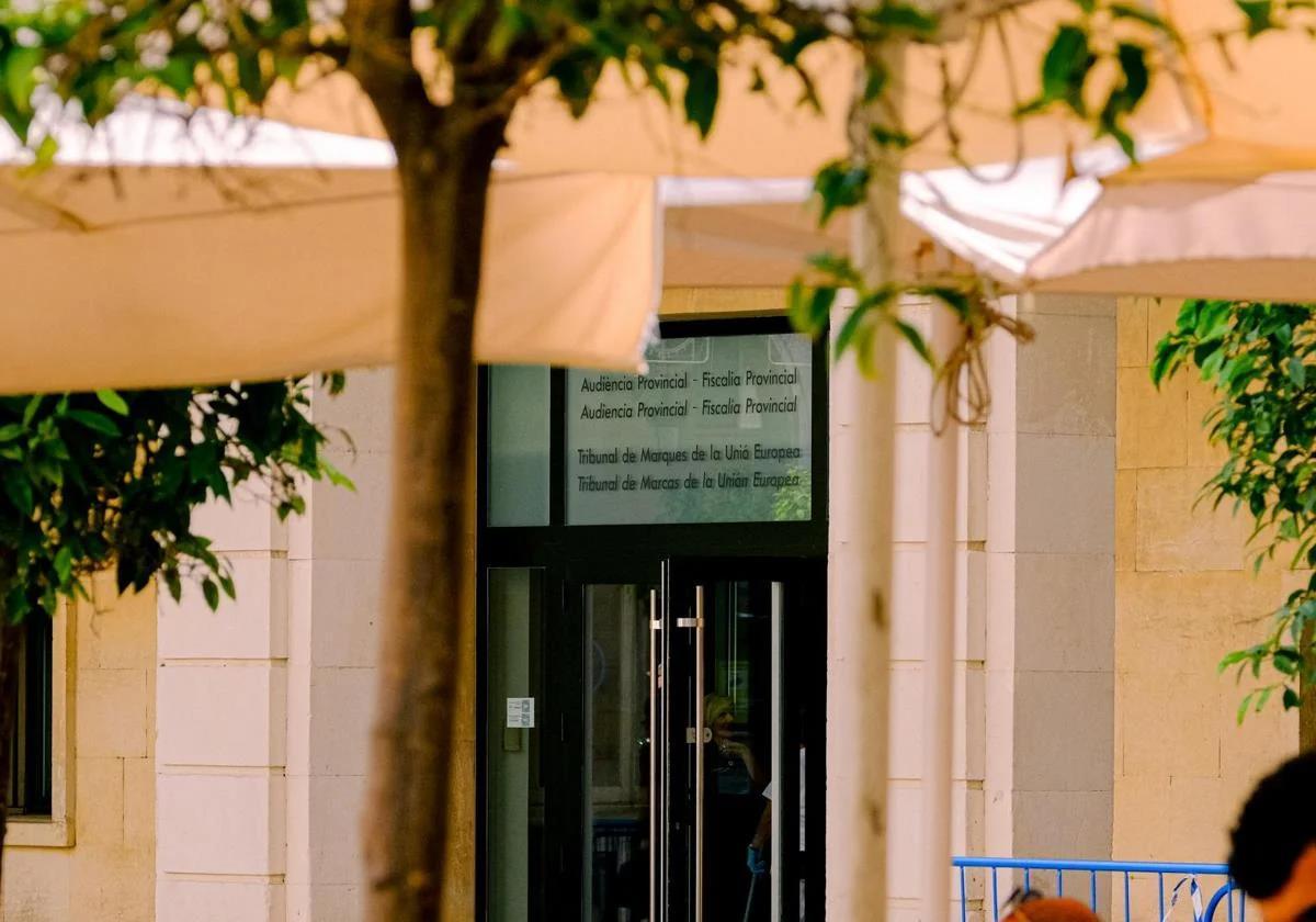 Trial for Attempted Rape and Robbery in Alicante Municipality