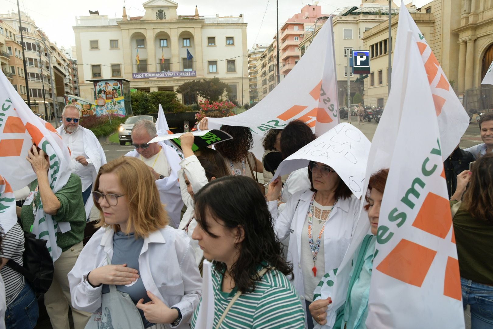 Los médicos de Alicante vuelven a las calles y siguen amenazando con ir a la huelga