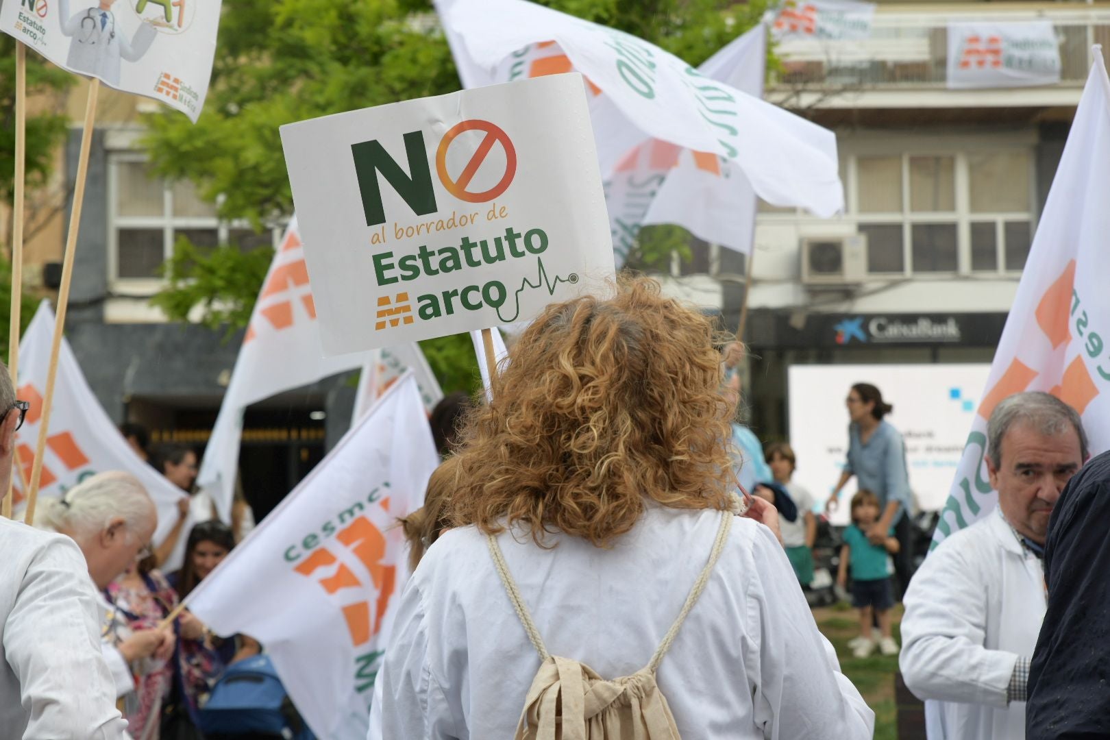 Los médicos de Alicante vuelven a las calles y siguen amenazando con ir a la huelga