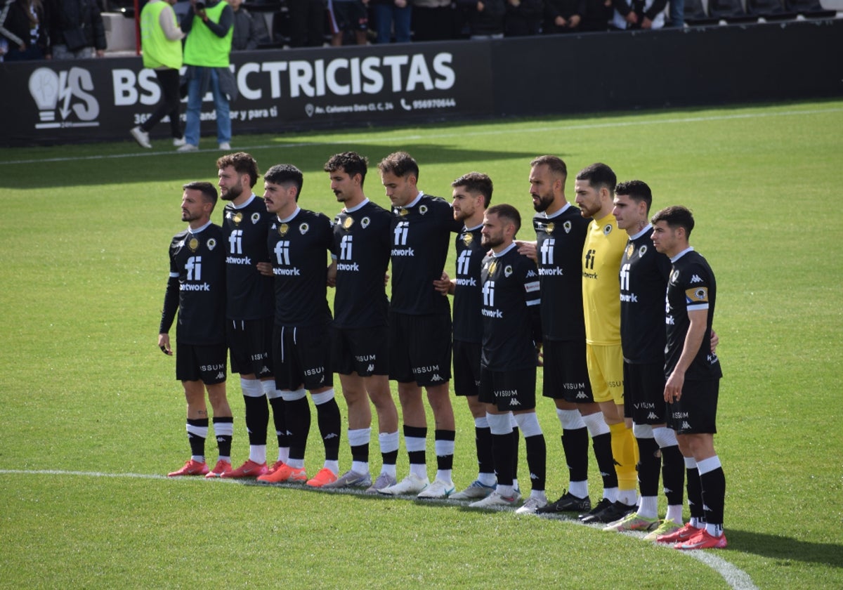 Image of a minute's silence for Hércules away from Alicante.