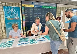 Campaña de sensibilización celebrada en el hospital alicantino este martes.