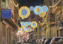 Calles iluminadas del distrito Doctor Bergez-Carolinas.